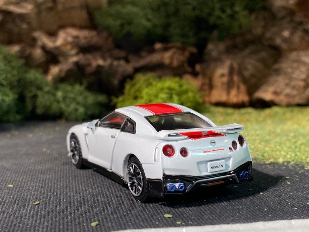 Skala 1/64 - 2020 Nissan GT-R 50th Anniversary Edition, pärlvit - från ERA CAR