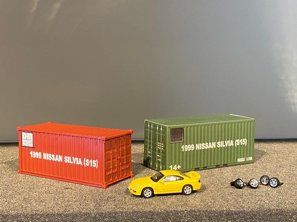 Skala 1/64 Nissan Silvia S15 99' m containers fr DM Diecast Masters BM Creations