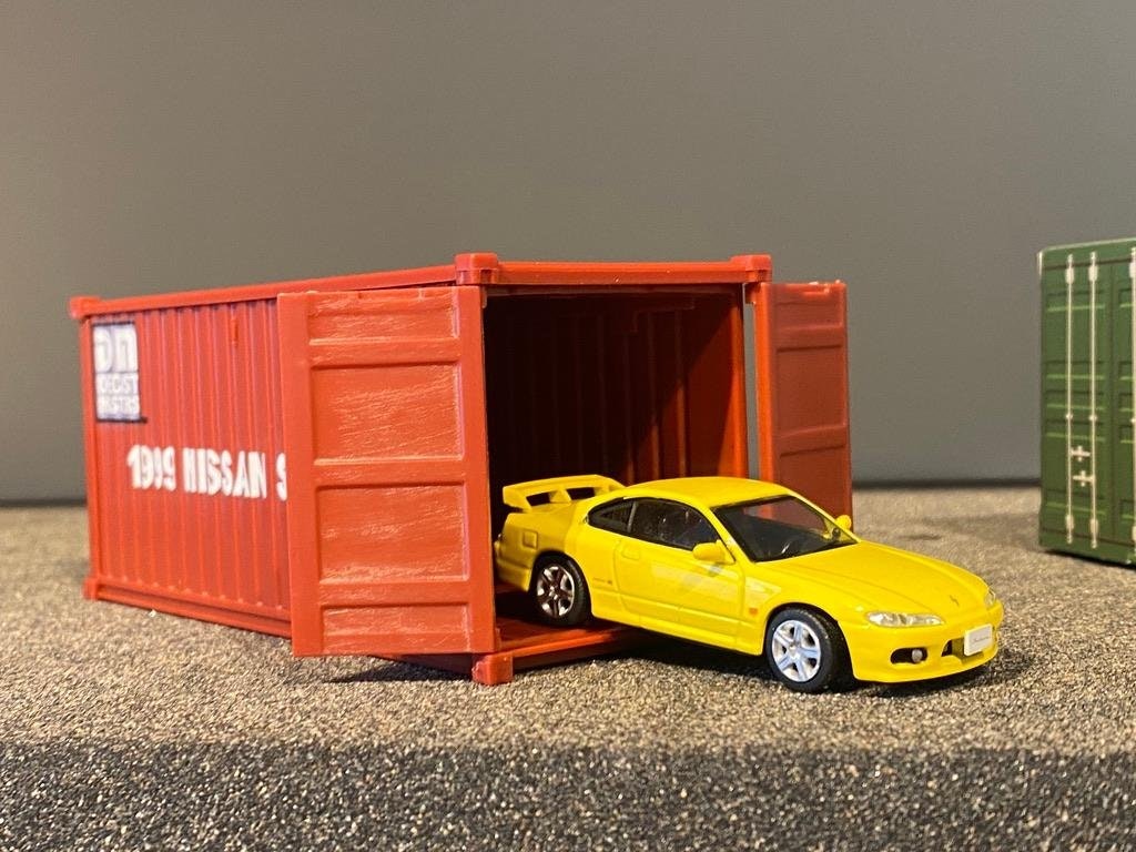 Skala 1/64 Nissan Silvia S15 99' m containers fr DM Diecast Masters BM Creations