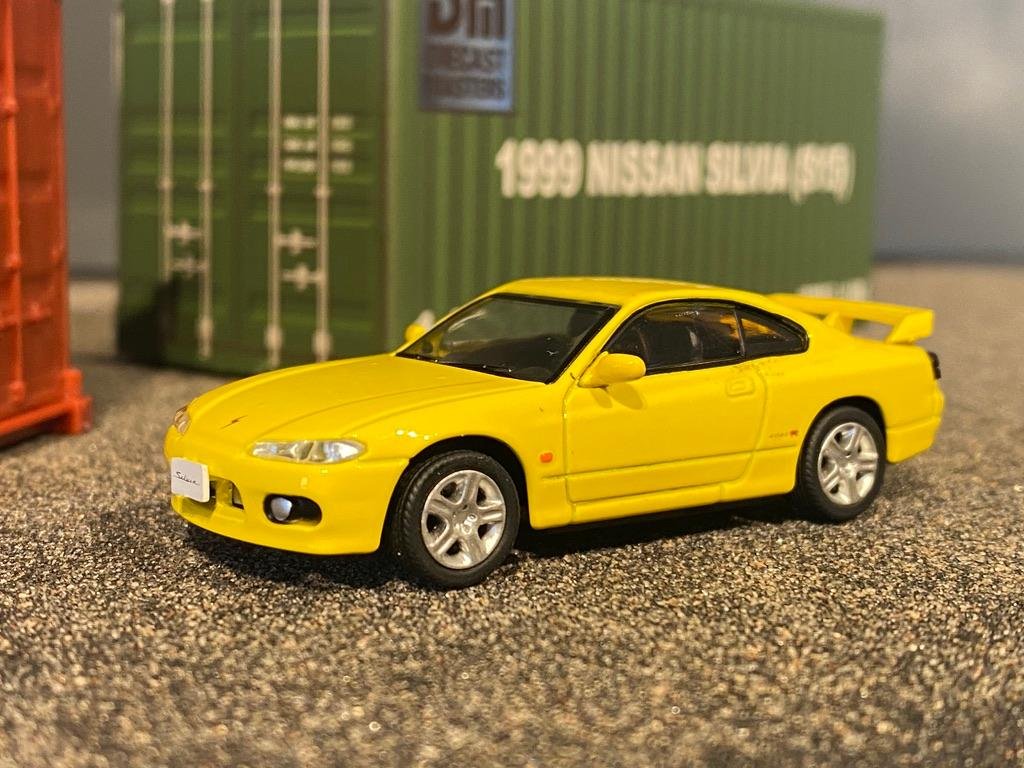 Skala 1/64 Nissan Silvia S15 99' m containers fr DM Diecast Masters BM Creations