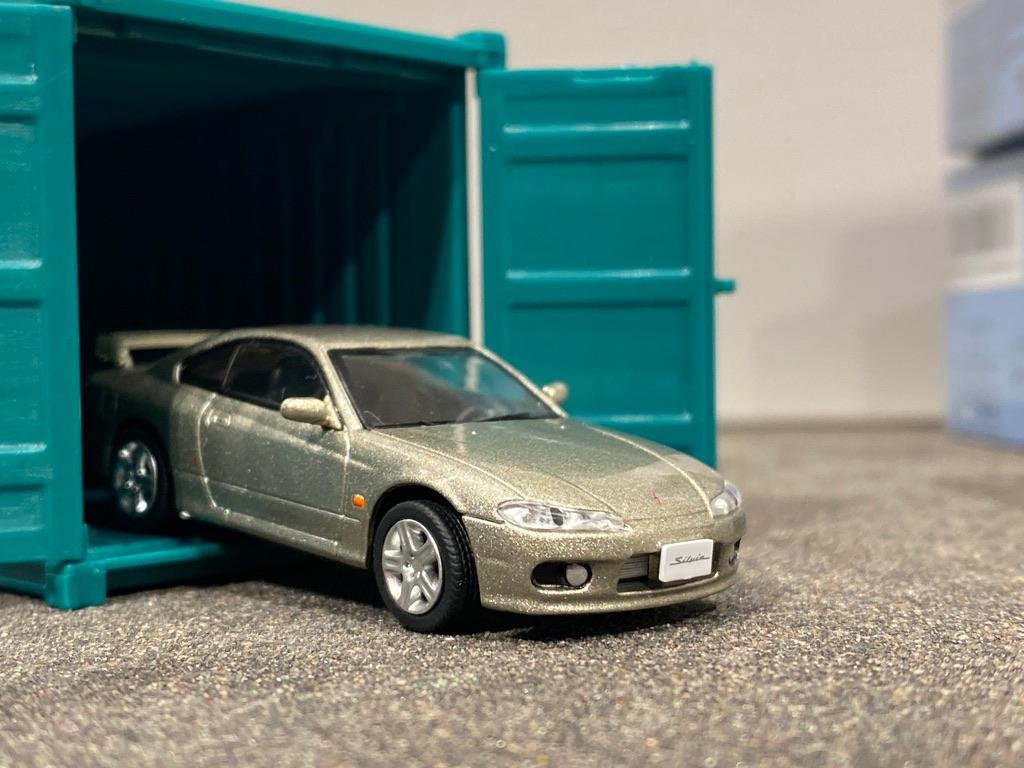 Skala 1/64 Nissan Silvia S15 silv 99' containers DM Diecast Masters BM Creations