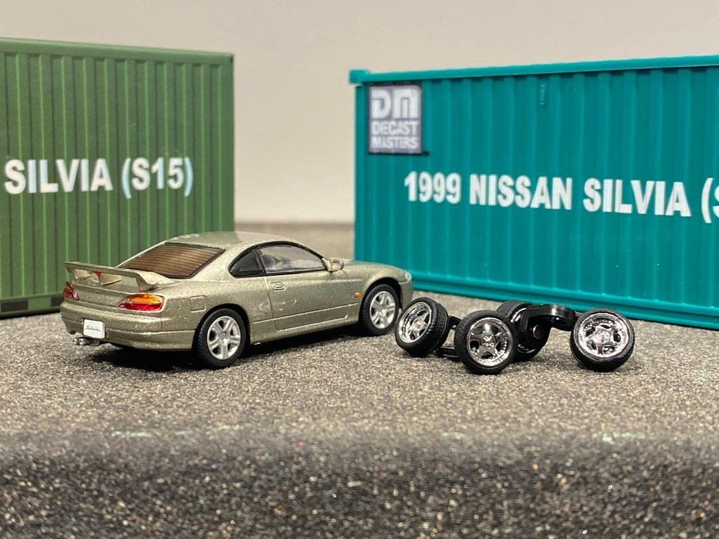 Skala 1/64 Nissan Silvia S15 silv 99' containers DM Diecast Masters BM Creations