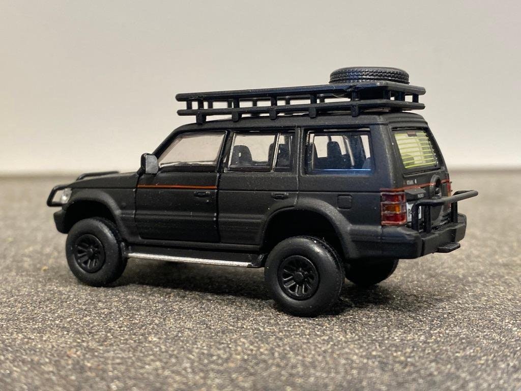 Skala 1/64 Mitsubishi Pajero 2gen, vä styrd - DM Diecast Masters BM Creations