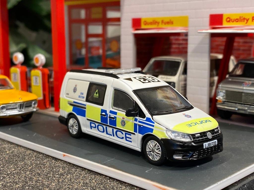 Skala 1/64 Volkswagen Caddy Maxi LONDON Police från ERA CAR #51