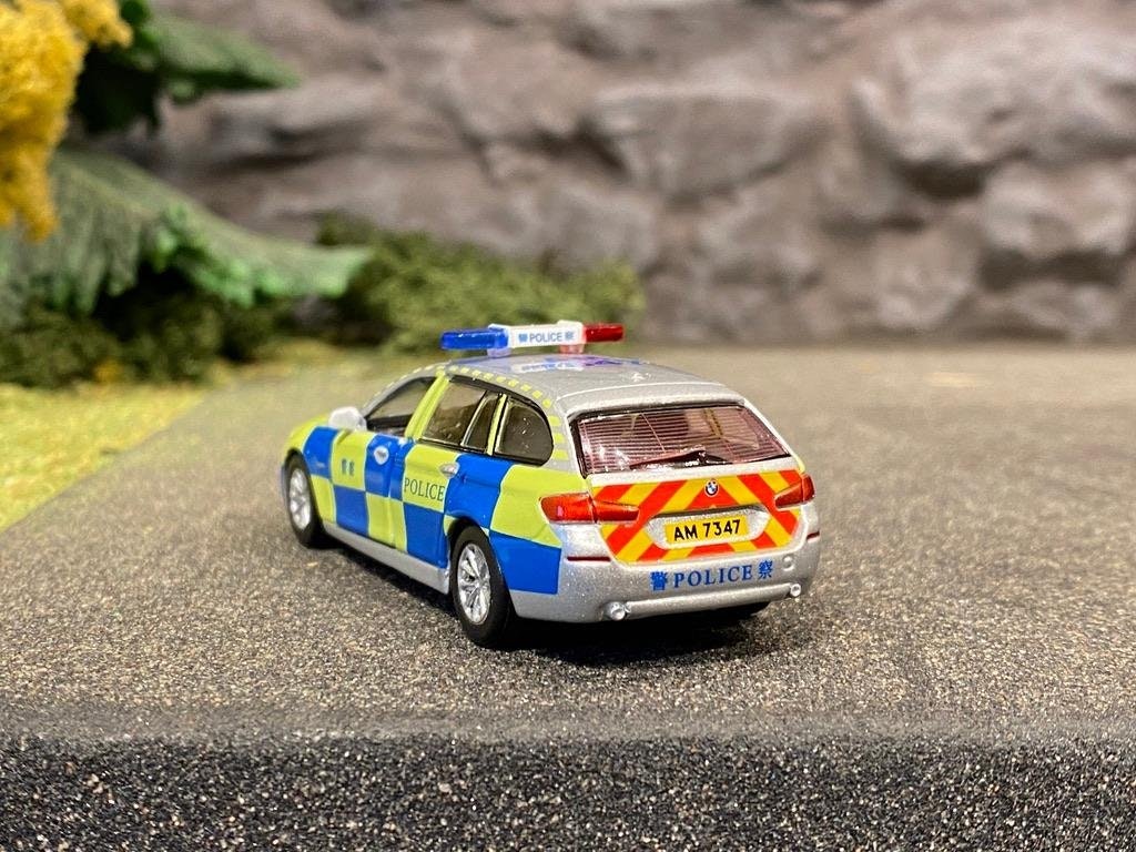 Skala 1/64 BMW 5 Series F11 Police fr Tiny Toys