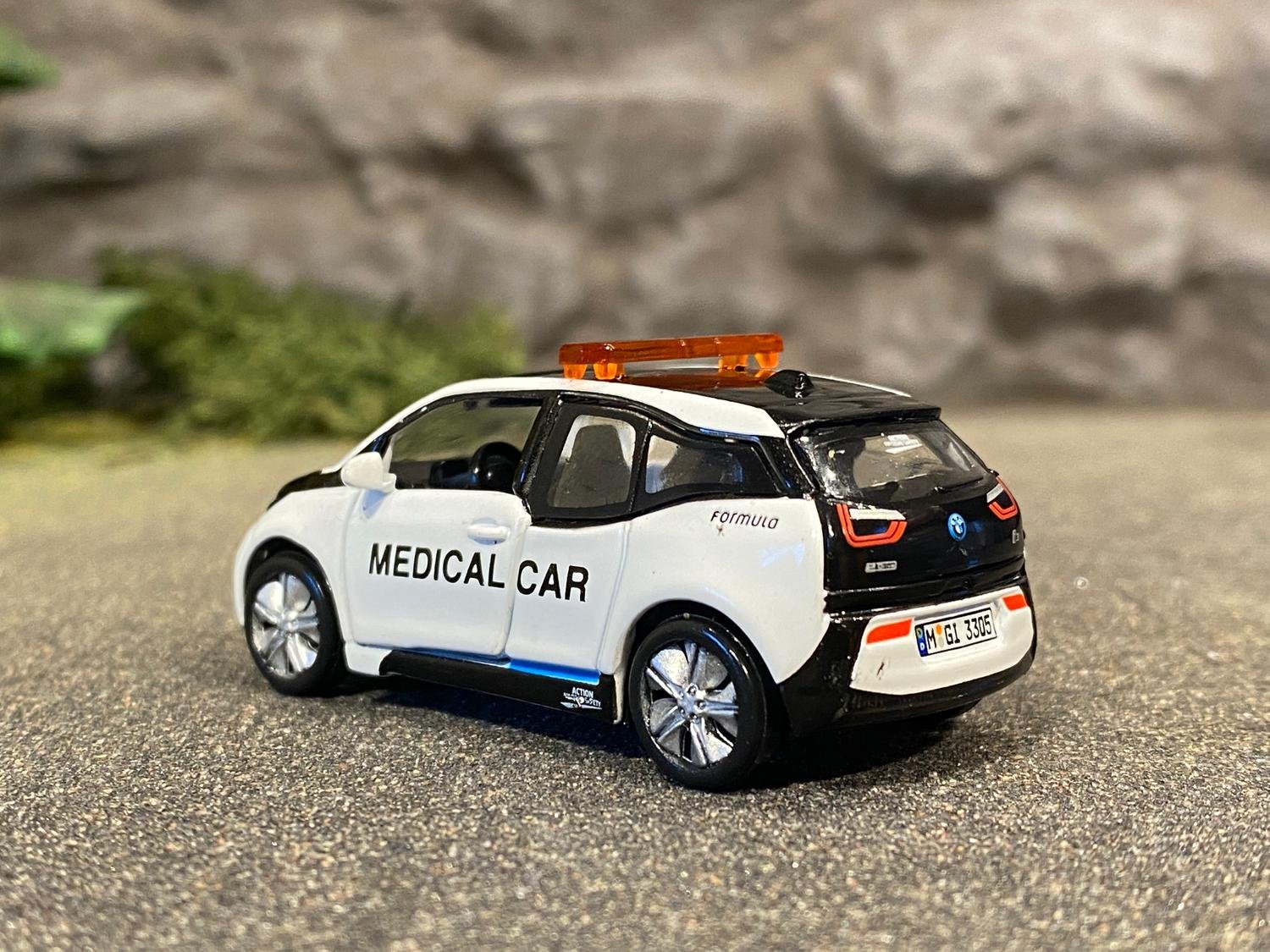 Skala 1/64 BMW i3 Medical Car fr Tiny Toys - YAKOL