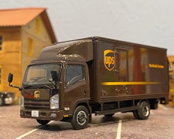 Skala 1/64 Isuzu N Series Box Lorry UPS brun fr Tiny Toys