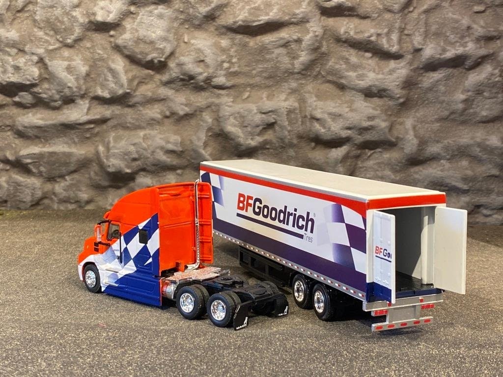 Skala 1/64 Mack Anthem 2019' Lastbil med släp"BF Goodrich Tires" från Greenlight