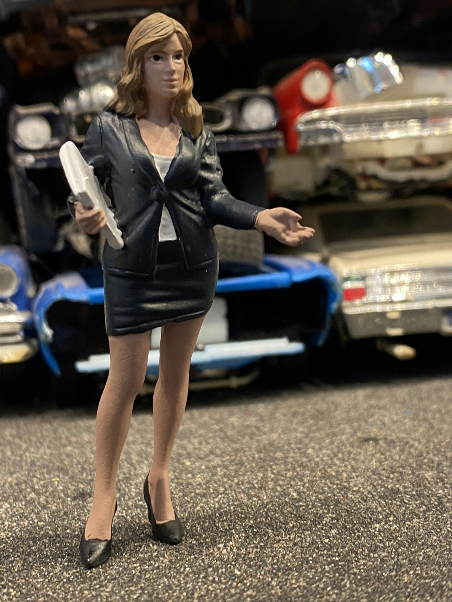 Skala 1/24 Berit säljer bilar - American Diorama