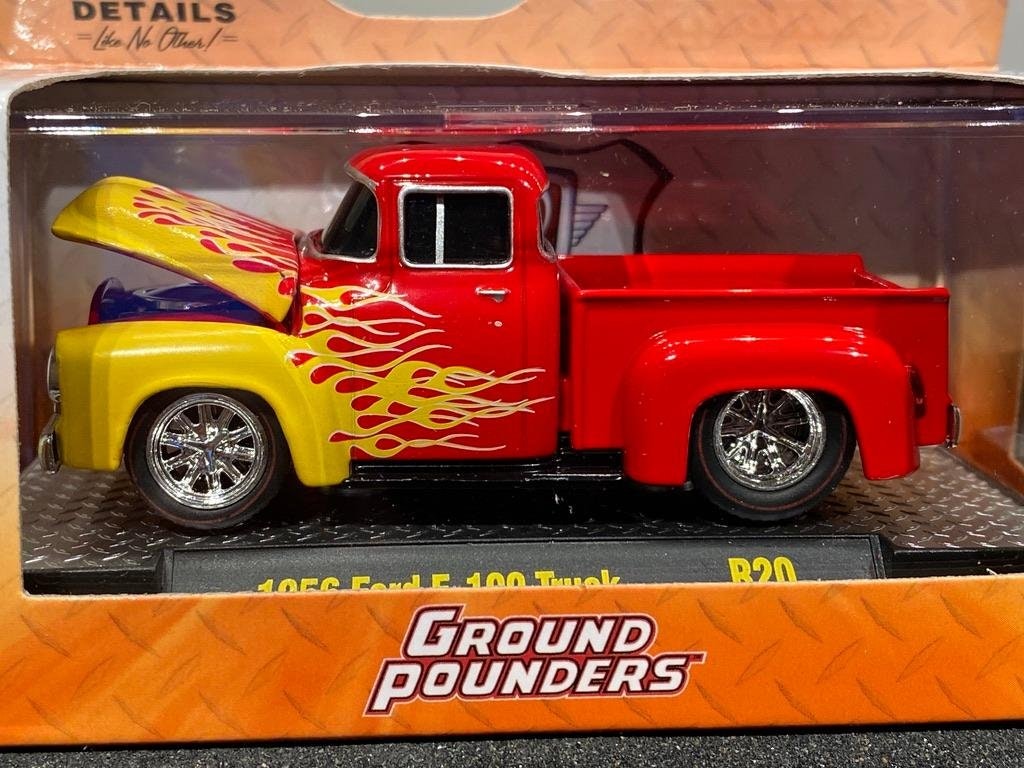 Skala 1/64 Ford F-100 Truck 56' med flames fr M2 Machines "Ground Pounders"