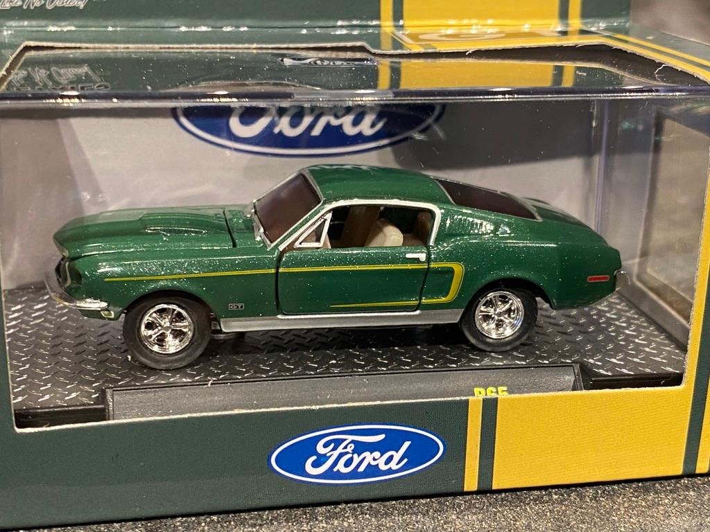 Skala 1/64 Ford Mustang GT 68' "Auto Shows" fr M2 Machines