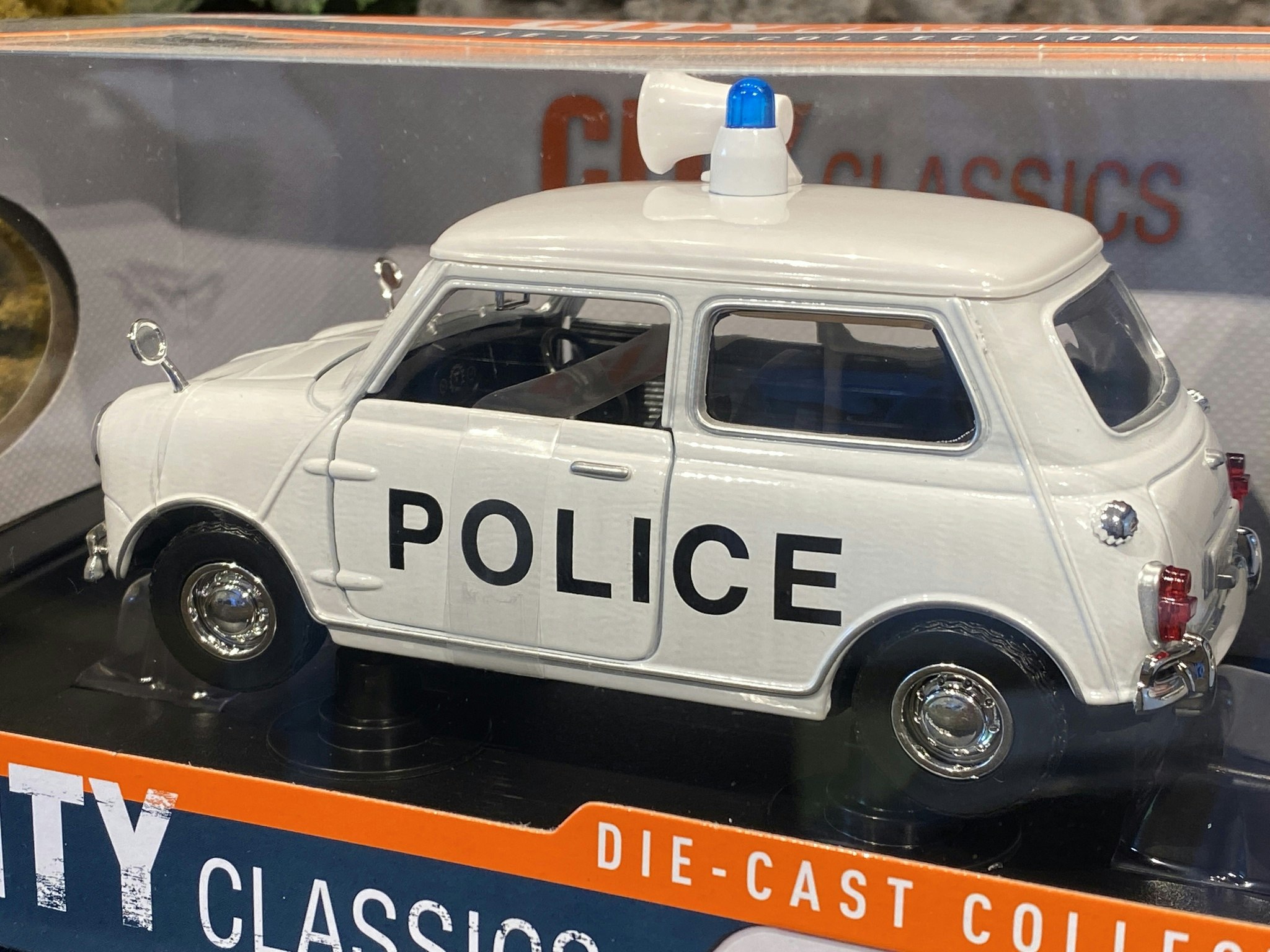 Skala 1/18 Morris Mini Cooper 1961-67 Police fr MotorMax
