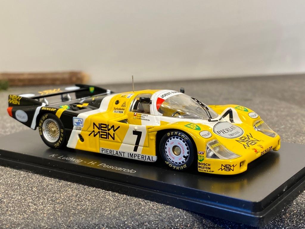 Skala 1/43: Porsche 956 #7 Winner Le Mans 1984 bl.a Stefan Johansson fr SPARK