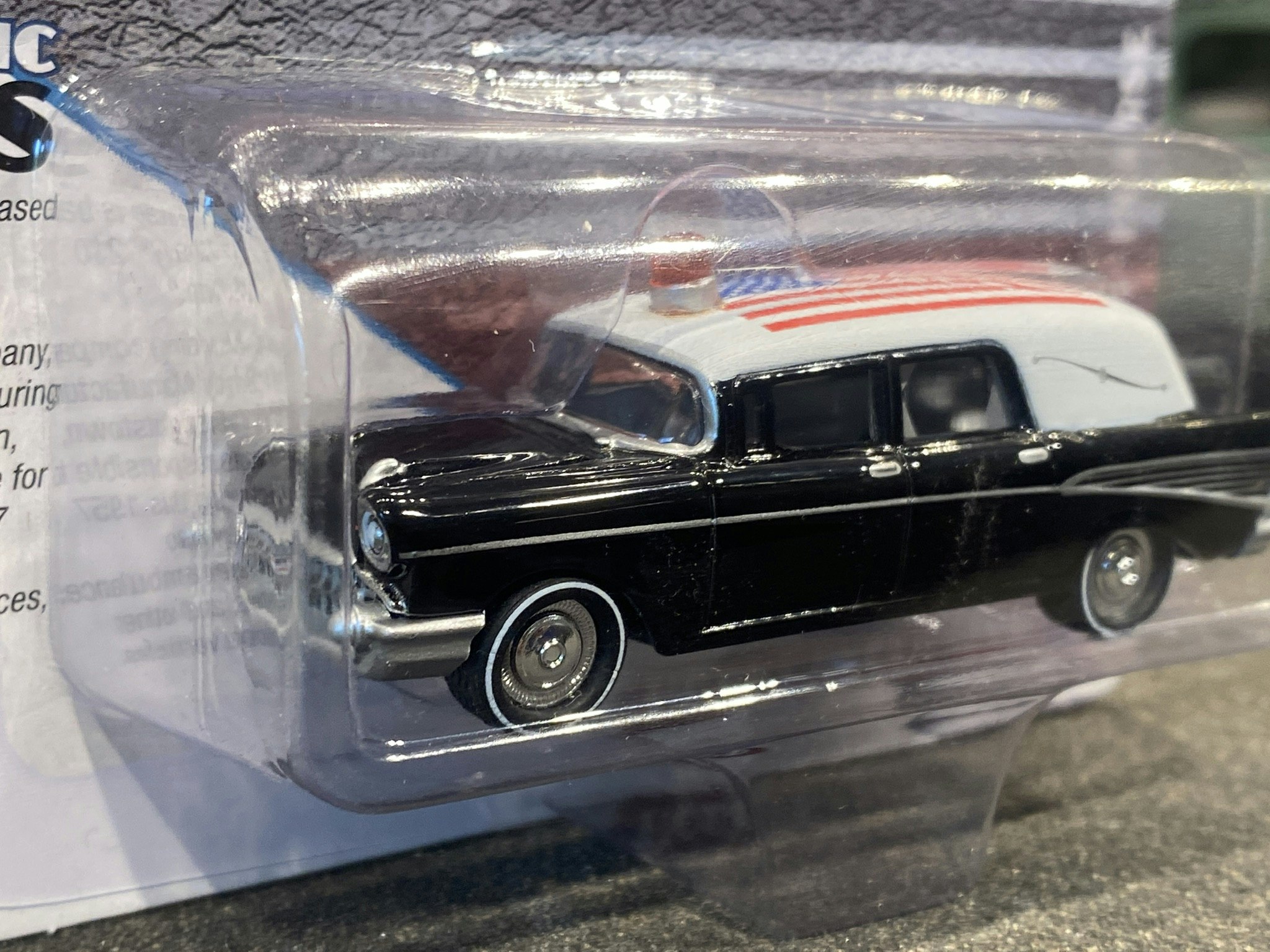 Skala 1/64 Elegant Chevrolet Hearse 57' Begravningsbil f Johnny Lightning