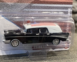 Skala 1/64 Elegant Chevrolet Hearse 57' Begravningsbil f Johnny Lightning