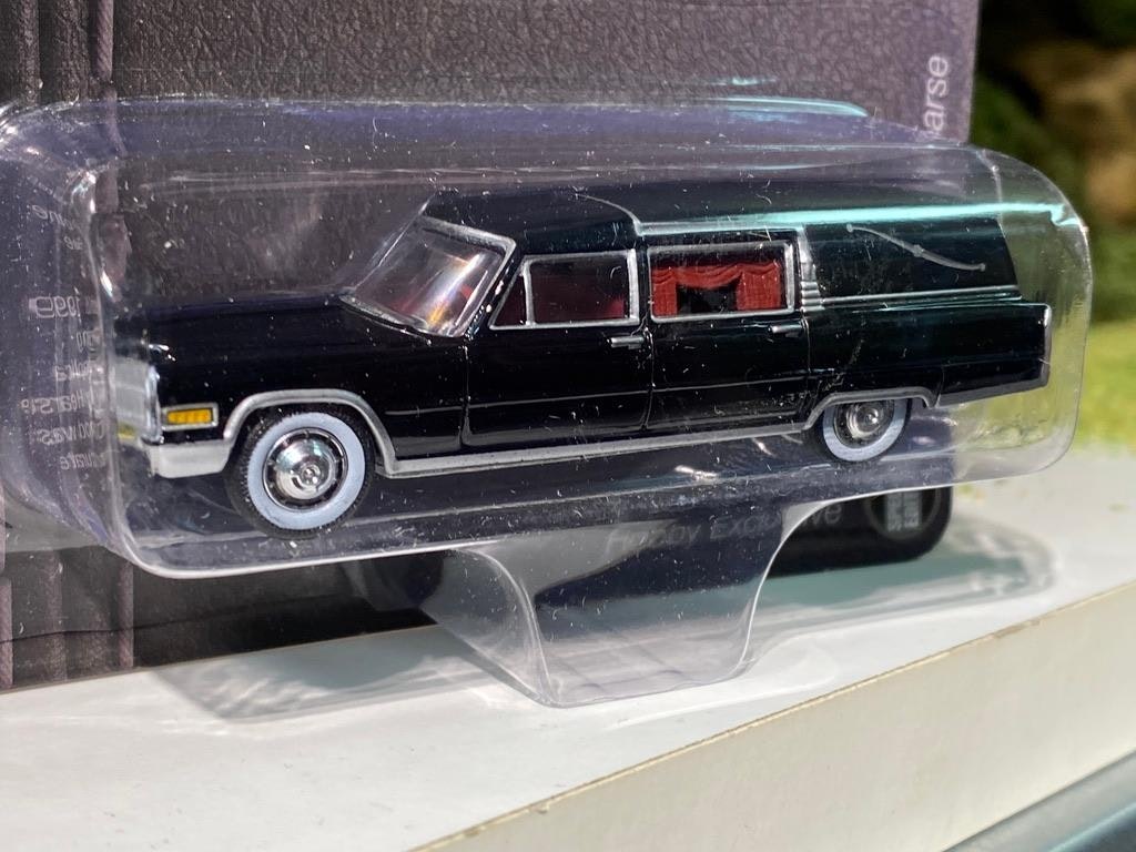 Skala 1/64 Elegant Cadillac Hearse 66' Begravningsbil/Likbil f Johnny Lightning