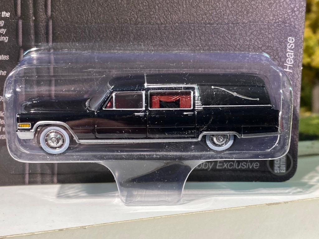 Skala 1/64 Elegant Cadillac Hearse 66' Begravningsbil/Likbil f Johnny Lightning