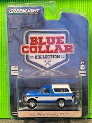 Skala 1/64 Ford Bronco XLT 92' "Blue Collar" från Greenlight