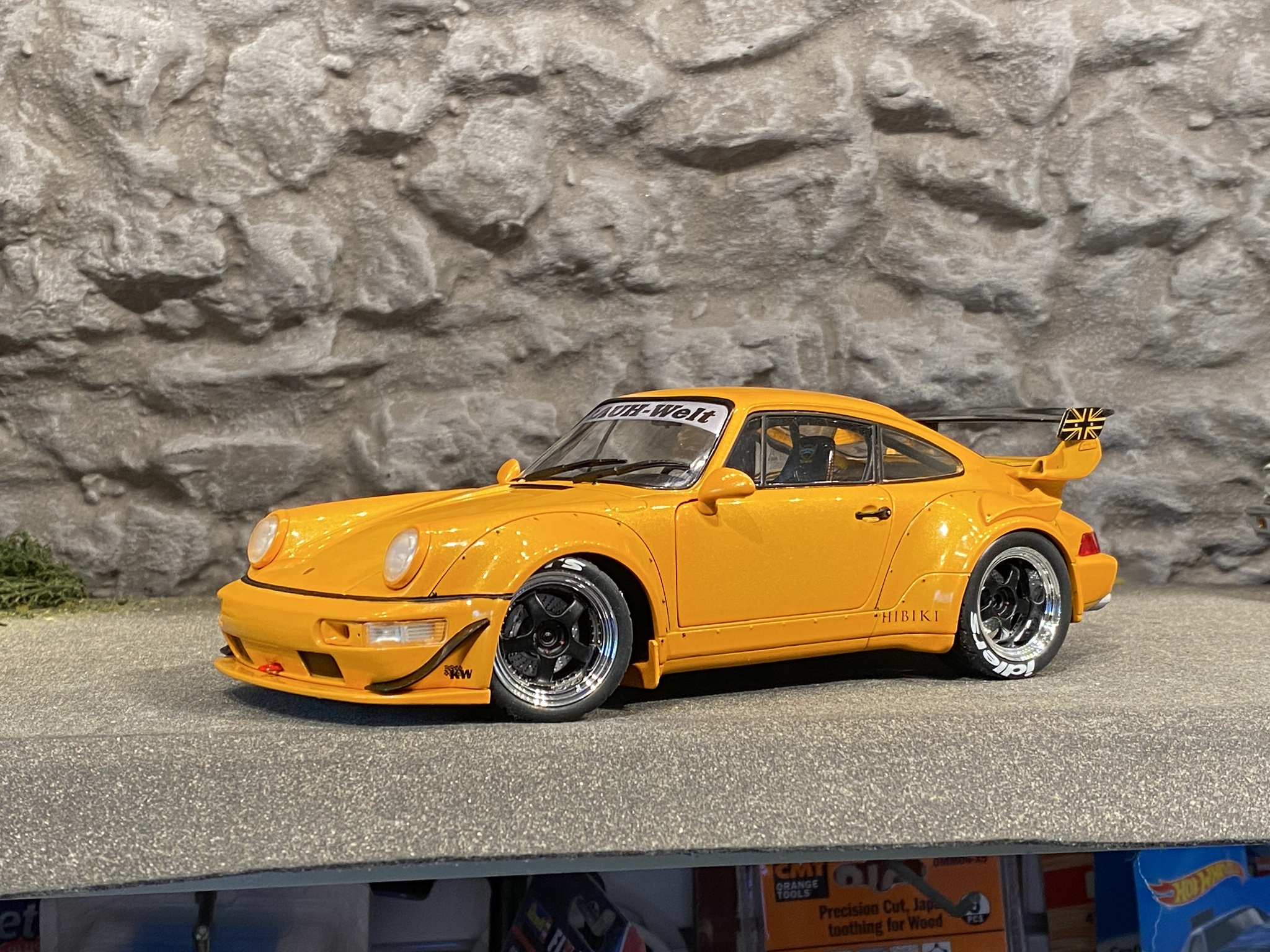 Skala 1/18 Ljuvlig Porsche 911 RWB Hibiki från Solido