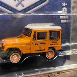 Skala 1/64 JEEP DJs 74' "Blue Collar" från Greenlight