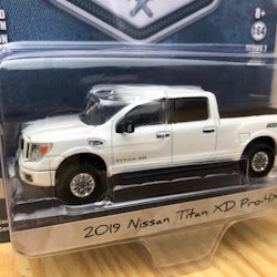 Skala 1/64 Nissan Titan XD Pro4X 19' "Blue Collar" från Greenlight