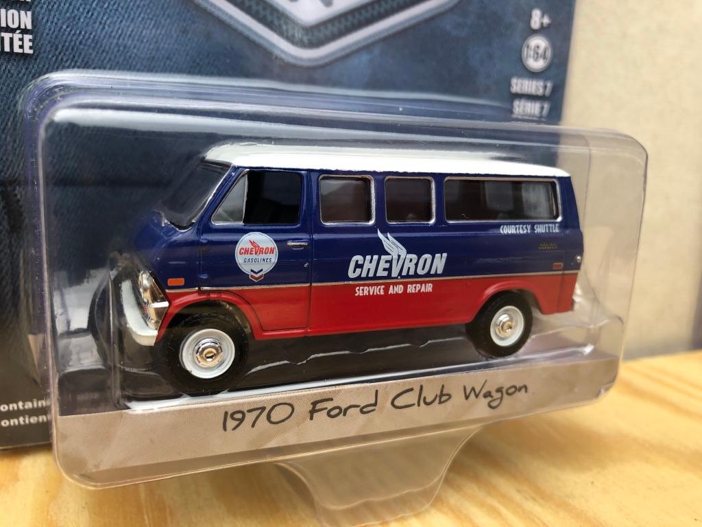 Skala 1/64 Ford Club Wagon 70' "CHEVRON" "Blue Collar" från Greenlight