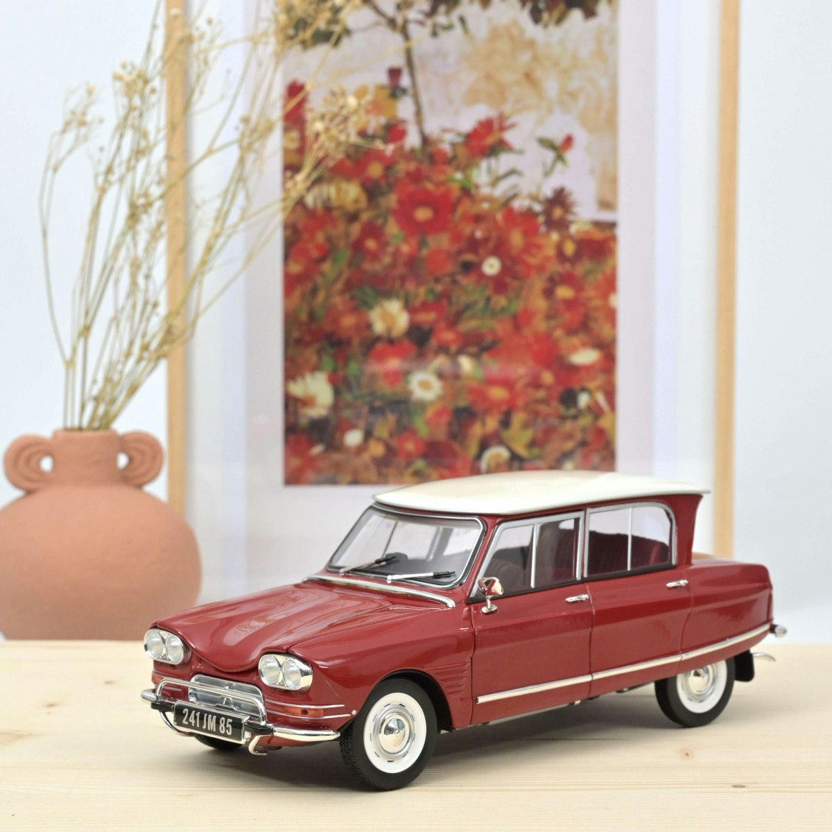 Skala 1/18 Citroën Ami 6 Club 1968, Corsaire Röd från NOREV