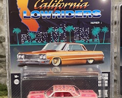 Skala 1/64 Chevrolet Impala 64' "California LowRiders" rosa från Greenlight