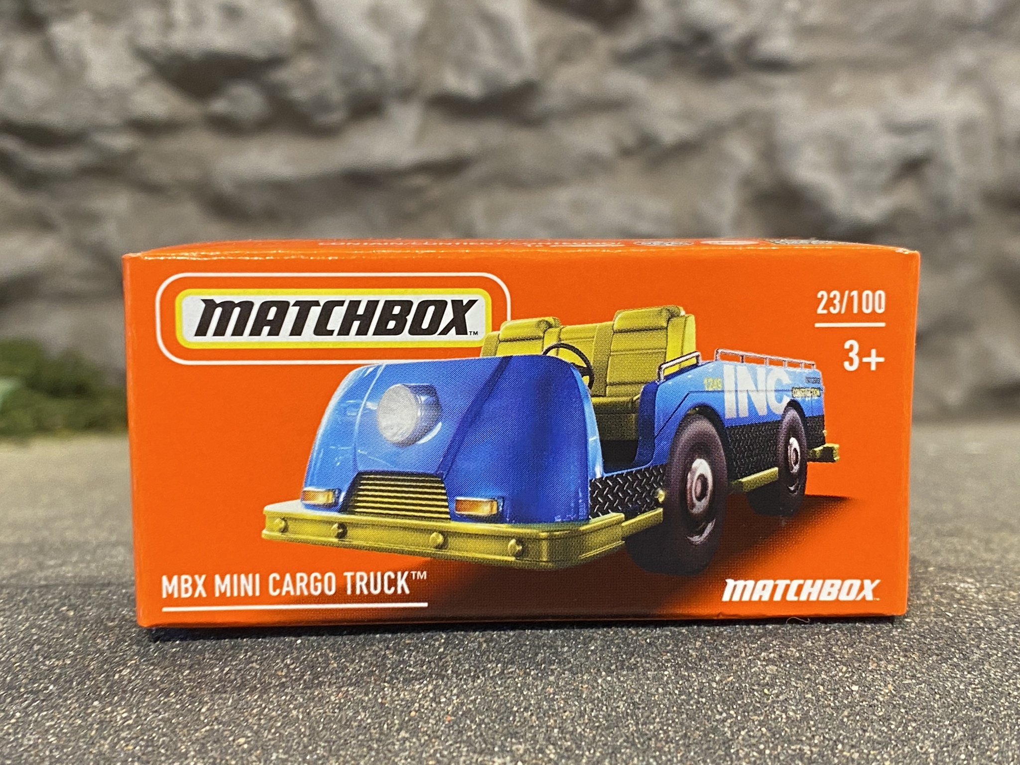 Skala 1/64 Matchbox -  MBX Mini Cargo Truck