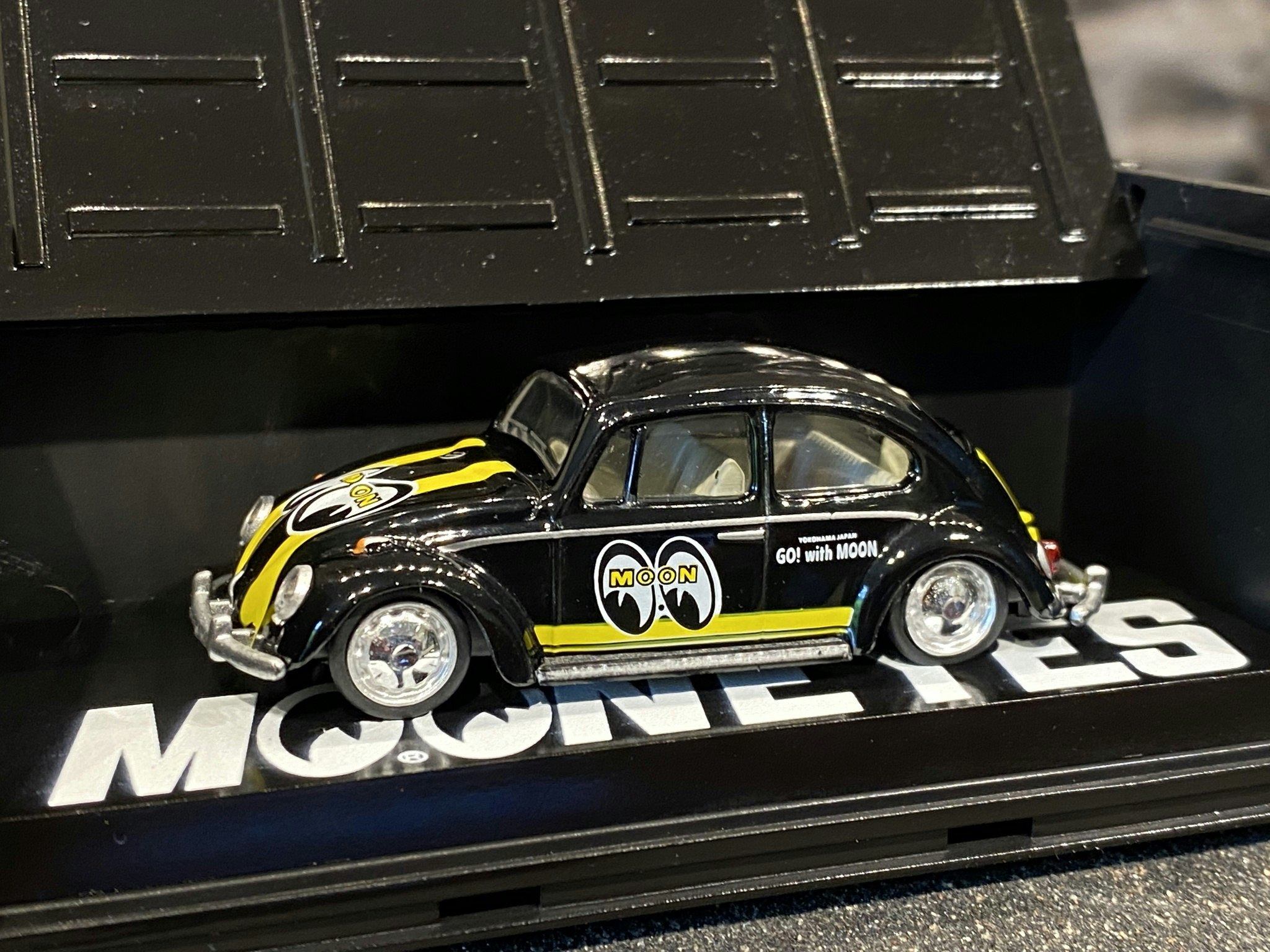 Skala 1/64 Volkswagen Beetle Mooneyes fr TARMAC / Schuco