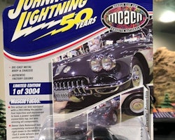 Skala 1/64 Chevy Corvette Conv. 58' "MCACN" Muscle Cars USA f Johnny Lightning