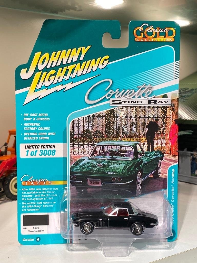 Skala 1/64 Chevy Corvette Hardtop 65'' f Johnny Lightning