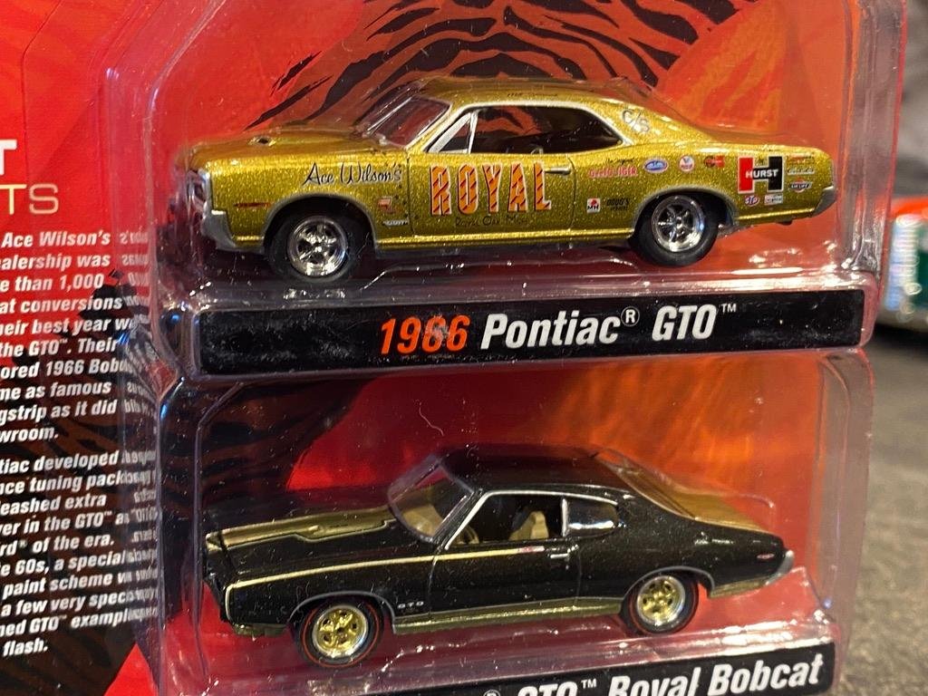Skala 1/64 2-pack Pontiac GTO 66' & Royal Bobcat 69' Royal" fr Johnny Lightning