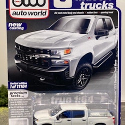 Skala 1/64 Chevy Silverado Z71 Custom Trail Boss 2019' fr AUTO WORLD