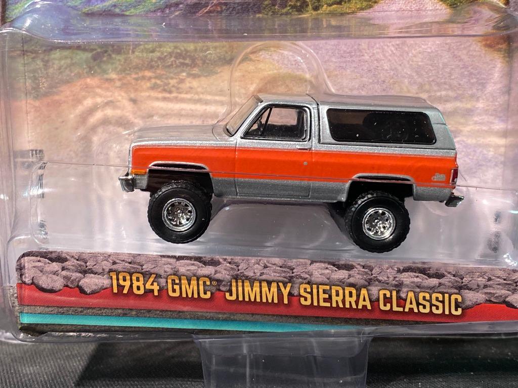 Skala 1/64 GMC Jimmy Sierra Classic "All-Terrain" från Greenlight