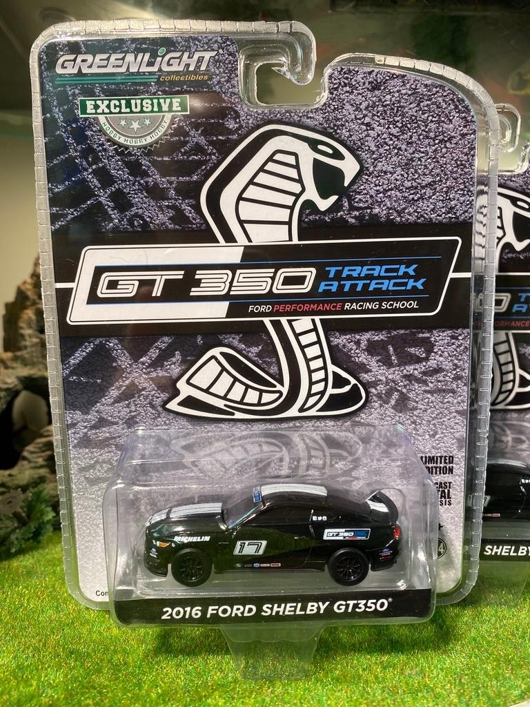 Skala 1/64 Ford Shelby GT350 16' "Track attack" från GreenLight Excl.