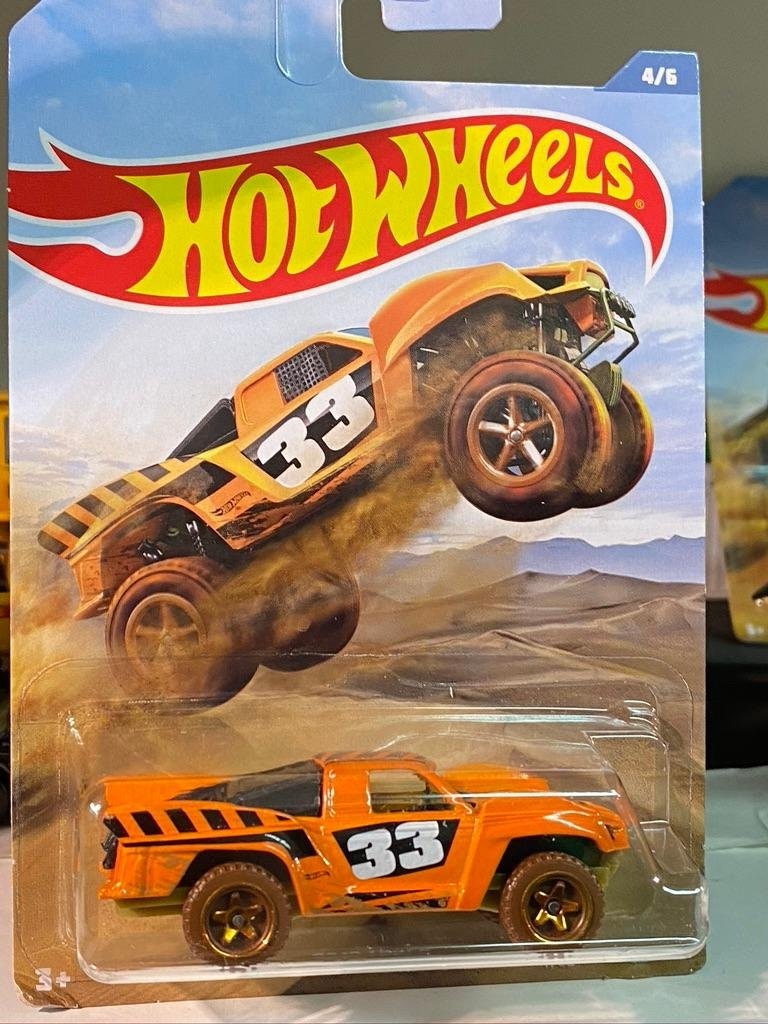 Skala 1/64 Hot Wheels: Cool BAJA TRUCK Offroadfordon härligt nedsmutsad