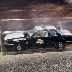 Skala 1/64 Matchbox - Ford Mustang LX SSP 93' Police