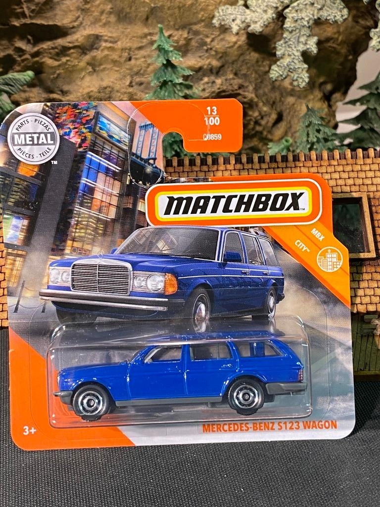 Skala 1/64 Matchbox - Mercedes-Benz S123 Wagon, W123 M-B 300