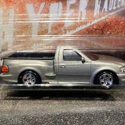 Skala 1/64 Hot Wheels PREMIUM: FORD F-150 SVT LIGHTNING 99'