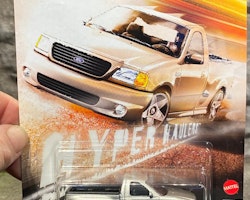 Skala 1/64 Hot Wheels PREMIUM: FORD F-150 SVT LIGHTNING 99'