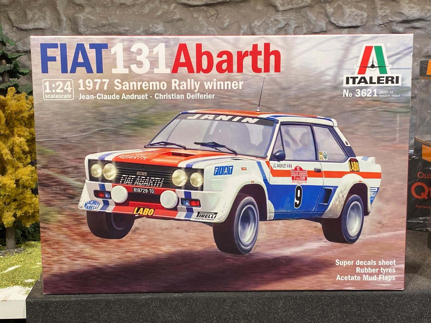 Skala 1/24 Fiat 131 Abarth Sanremo winner 1977 från ITALERI