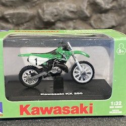Skala 1/32 Kawasaki KX 250 Motorcykel från New Ray