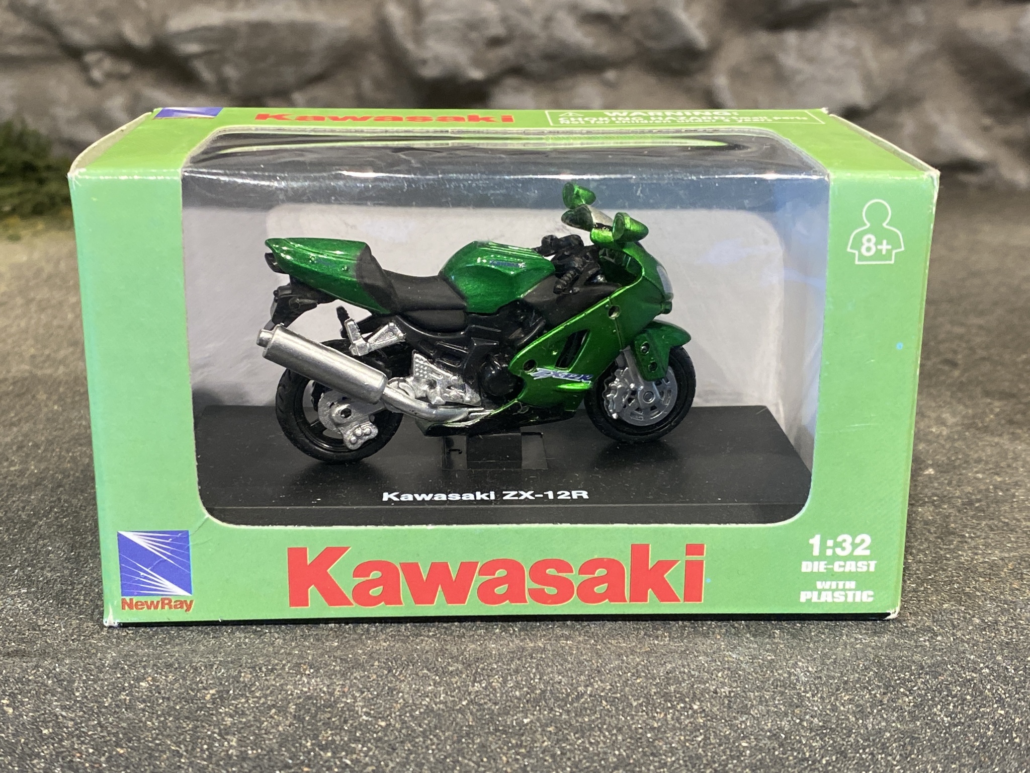Skala 1/32 Kawasaki ZX-12R Motorcykel från New Ray