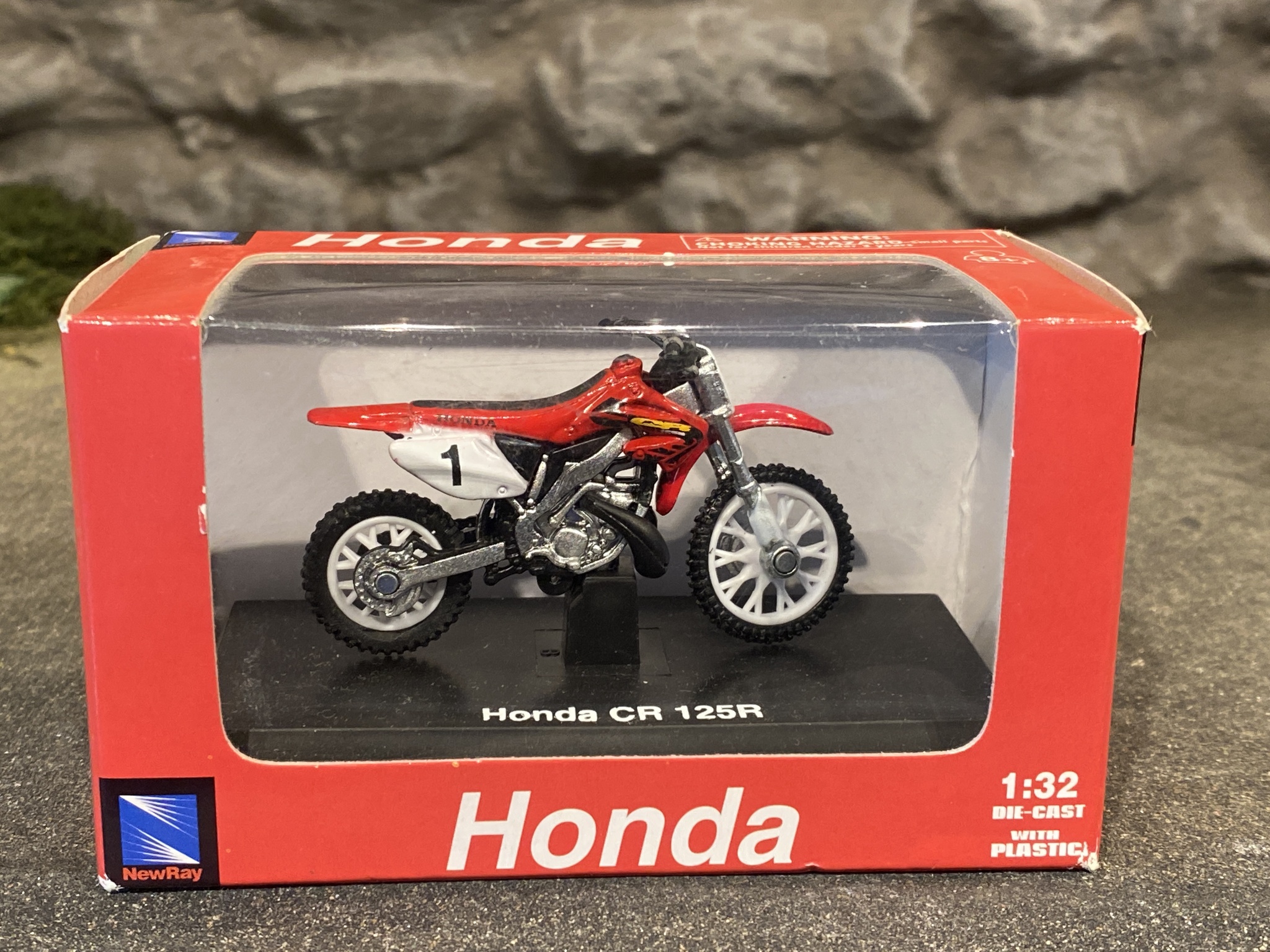 Skala 1/32 Honda CR125R Motorcykel från New Ray