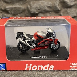 Skala 1/32 Honda RC 51 Motorcykel från New Ray