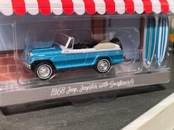 Skala 1/64 Jeep Jeepster 68' m surfbrädor "The hobby shop ser.9" fr Greenlight