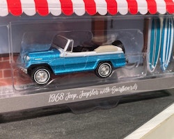 Skala 1/64 Jeep Jeepster 68' m surfbrädor "The hobby shop ser.9" fr Greenlight