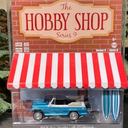 Skala 1/64 Jeep Jeepster 68' m surfbrädor "The hobby shop ser.9" fr Greenlight