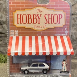 Skala 1/64 Volkswagen Golf Mk1 m racerförare "The hobby shop ser.11" fr Greenlight